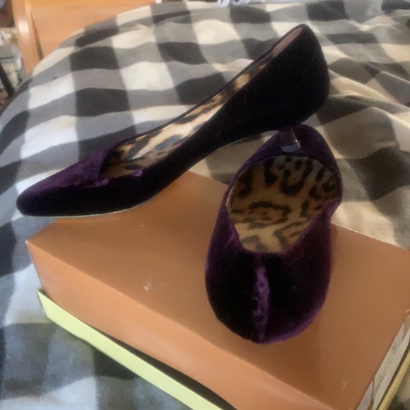 VINTAGE VERO CUOIO VELVET ITALIAN KITTEN HEEL PUMPS - Picture 7 of 7